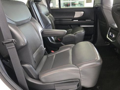 Used 2025 Ford Expedition Active AWD/4WD image 6
