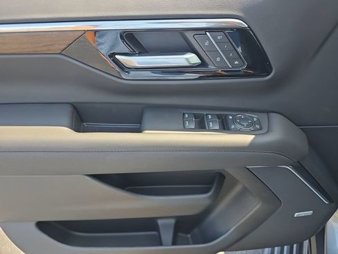New 2025 Chevrolet Suburban High Country image 23
