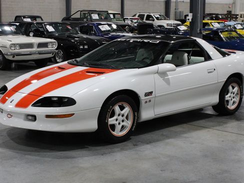 Used 1997 Chevrolet Camaro Z28 w/ Preferred Equipment Group 2 RWD image 12