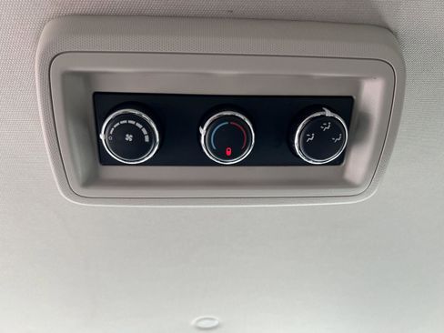 Used 2018 Dodge Grand Caravan SE w/ UConnect Hands-Free Group image 33