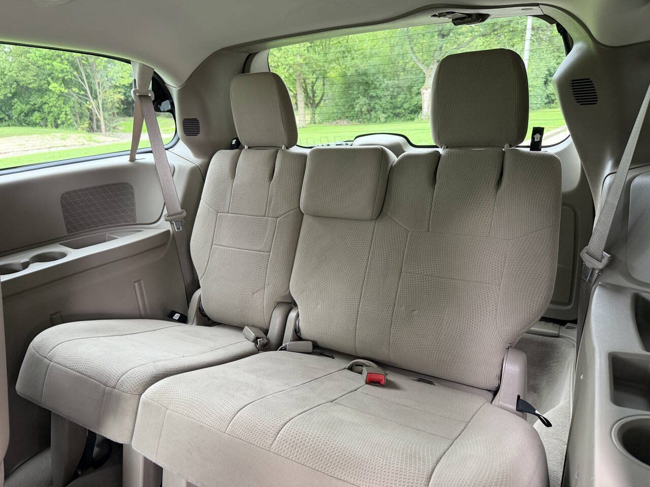 Used 2012 Chrysler Town & Country Touring FWD image 15