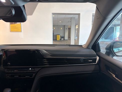 Used 2025 Toyota Camry LE image 34