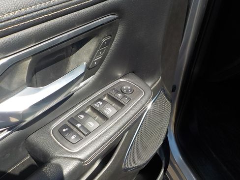 Used 2024 RAM 1500 Laramie AWD/4WD image 19