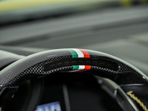 Used 2019 Ferrari 812 Superfast RWD image 25