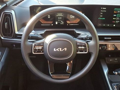 Used 2025 Kia Sorento LX FWD image 19