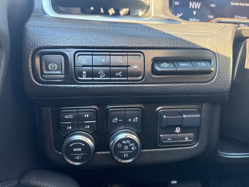 Used 2023 GMC Yukon Denali image 28