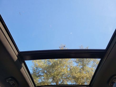 Used 2022 Chevrolet Equinox RS w/ RS Leather Package image 36