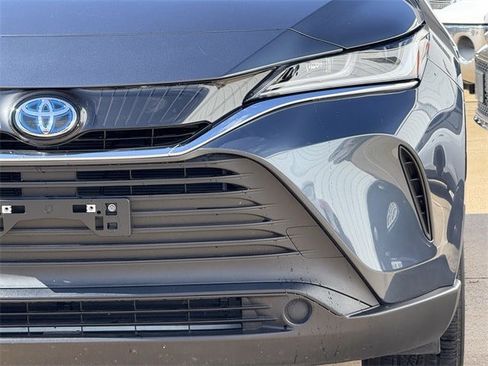 Used 2024 Toyota Venza LE image 8