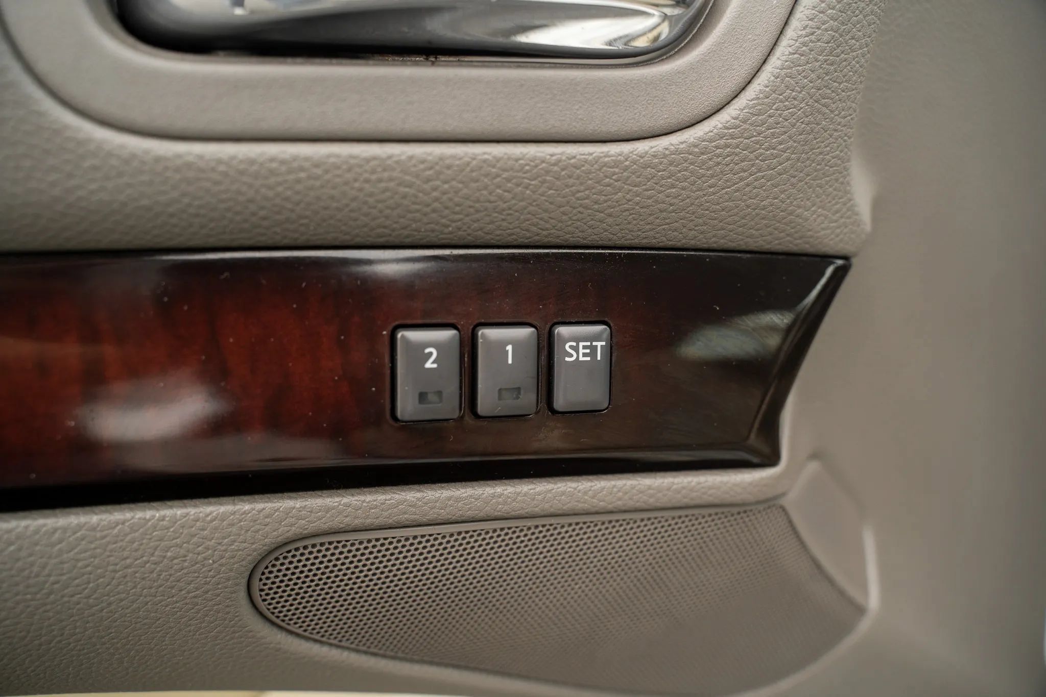 Used 2012 INFINITI G37 Convertible w/ Premium Pkg RWD image 14