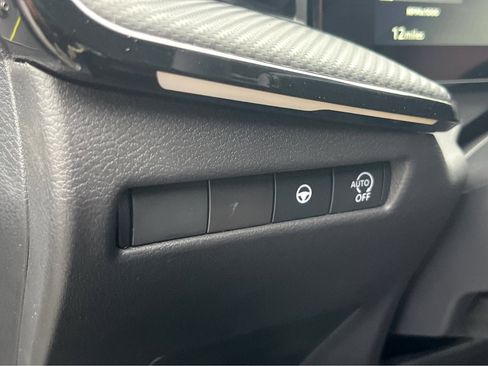 New 2025 Nissan Kicks SR image 18