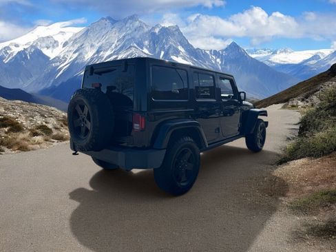 Used 2015 Jeep Wrangler Unlimited Sahara AWD/4WD image 5