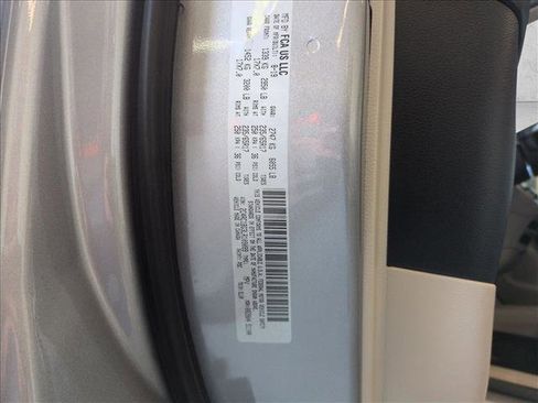 Used 2020 Chrysler Pacifica Touring-L w/ Advanced Safetytec Group image 25