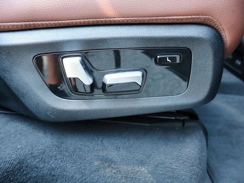 Used 2021 BMW X7 M50i w/ Dynamic Handling Package AWD/4WD image 34