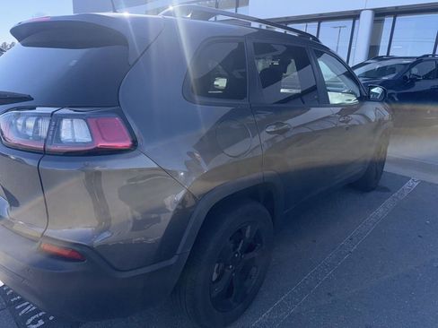 Used 2020 Jeep Cherokee Latitude Plus image 3