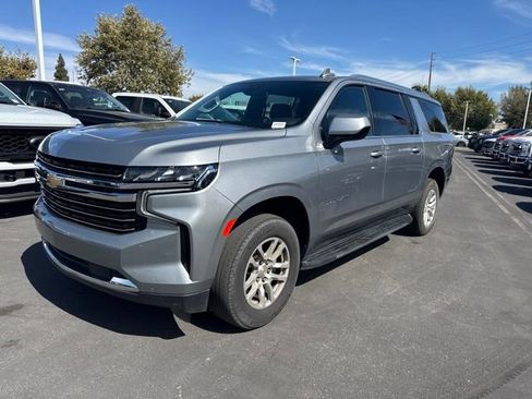 Used 2024 Chevrolet Suburban LT RWD image 1