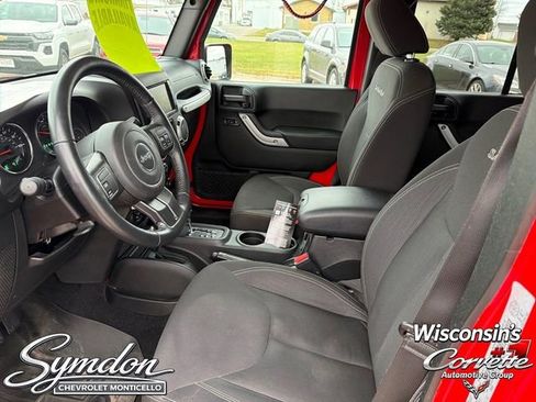 Used 2017 Jeep Wrangler Unlimited Sahara w/ Dual Top Group AWD/4WD image 10
