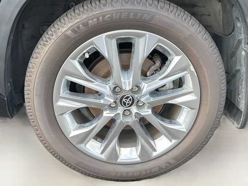 Used 2023 Toyota Highlander Limited AWD/4WD image 30