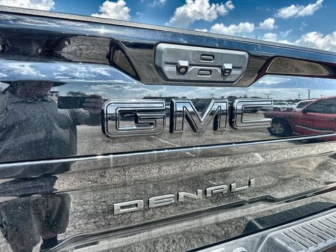 Used 2023 GMC Sierra 2500 Denali w/ Denali Ultimate Package AWD/4WD image 8