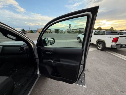 Used 2022 Toyota Tacoma TRD Off-Road AWD/4WD image 24