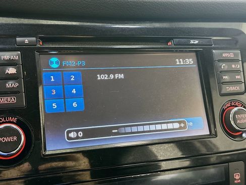 Used 2015 Nissan Rogue SL FWD image 17