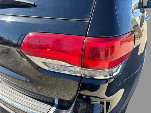 Used 2017 Jeep Grand Cherokee Limited image 22