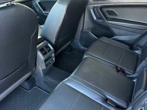 Used 2020 Volkswagen Tiguan SE w/ Panoramic Sunroof Package AWD/4WD image 12