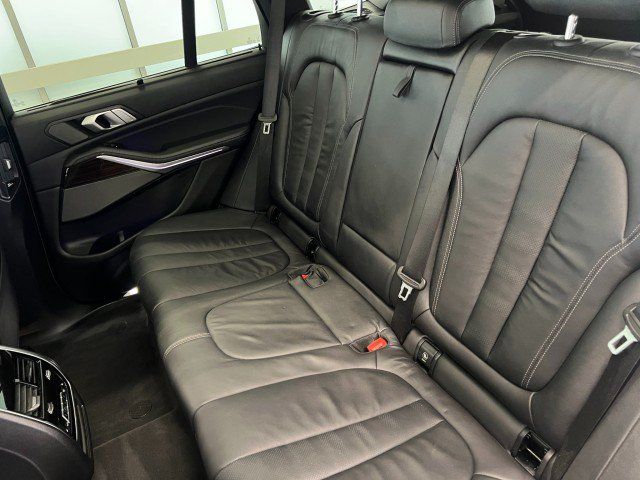 Used 2019 BMW X5 xDrive40i w/ M Sport Package AWD/4WD image 31