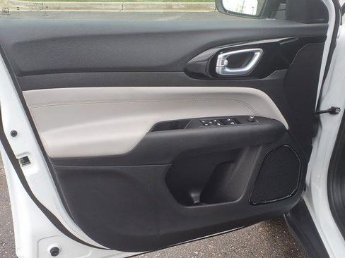 Certified 2024 Jeep Compass Limited image 8