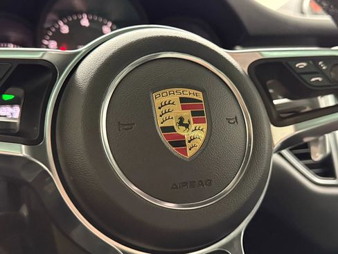 Used 2018 Porsche Macan S image 25