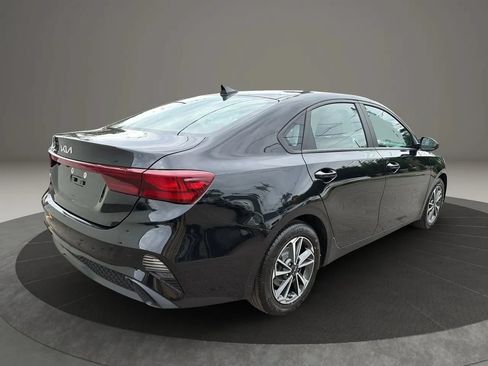 Used 2023 Kia Forte LXS FWD image 5