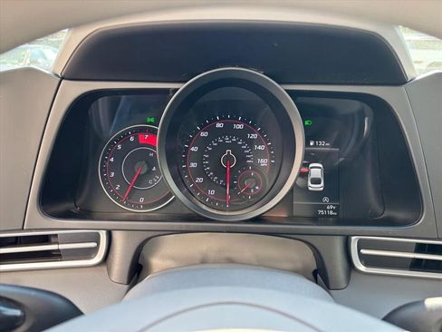 Used 2023 Hyundai Elantra SE w/ Preferred Accessory Package FWD image 14