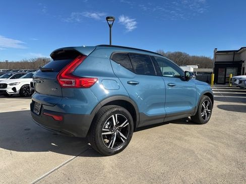 Certified 2023 Volvo XC40 B5 Plus image 9