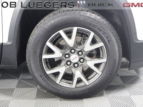 Certified 2023 GMC Acadia SLE w/ Driver Convenience Package FWD image 3