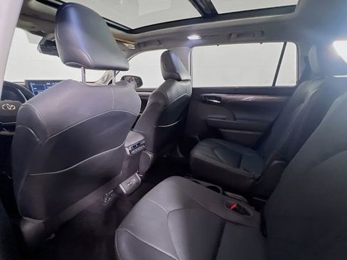 Used 2021 Toyota Highlander Platinum AWD/4WD image 19