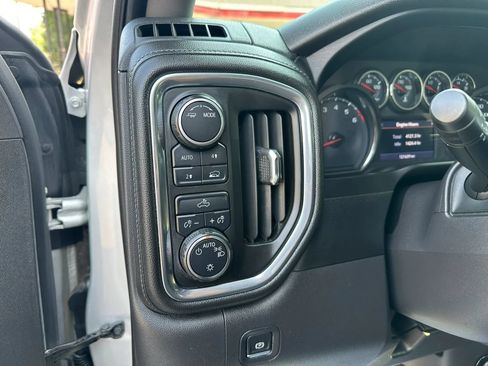 Used 2020 Chevrolet Silverado 1500 LT AWD/4WD image 10