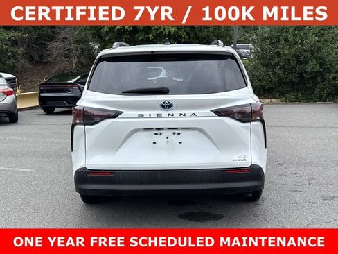 Used 2024 Toyota Sienna XLE FWD image 3