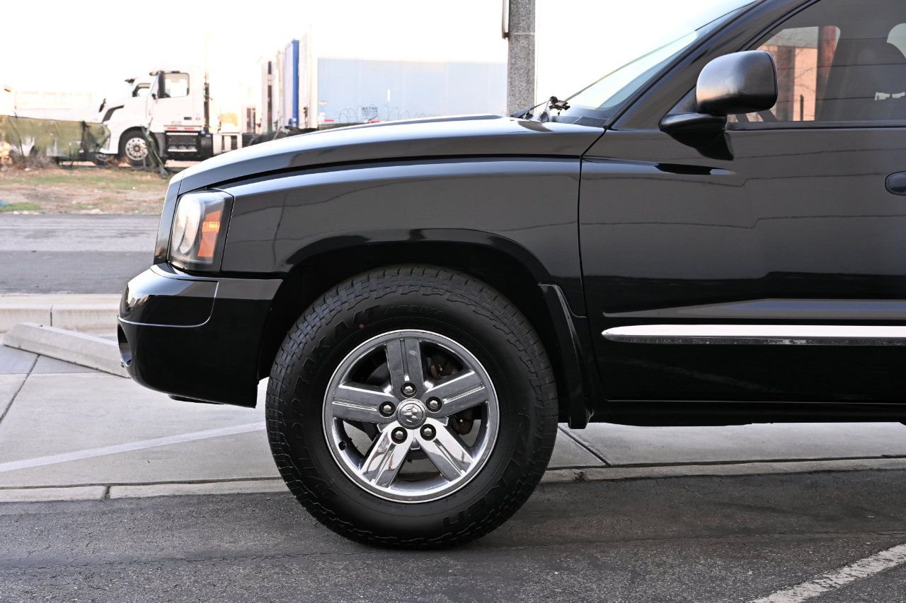 Used 2007 Dodge Dakota Laramie w/ Sun & Wheel Value Group AWD/4WD image 25