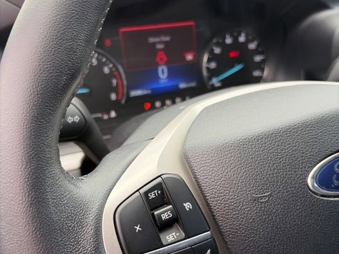 Used 2023 Ford Explorer XLT AWD/4WD image 17
