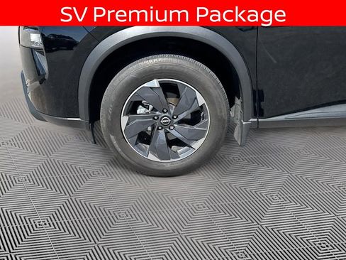 Used 2025 Nissan Rogue SV w/ SV Premium Package image 9