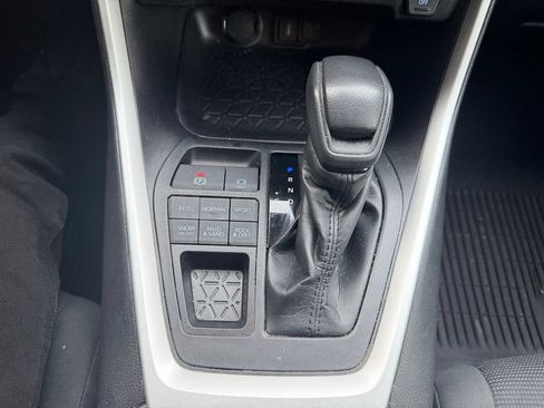 Used 2020 Toyota RAV4 LE w/ All Weather Liner Package AWD/4WD image 22