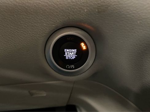 Used 2024 Chrysler Pacifica Touring-L FWD image 40