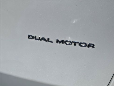 Used 2023 Tesla Model Y Long Range AWD/4WD image 5