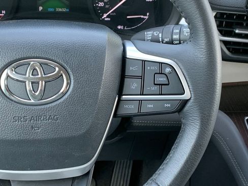 Used 2024 Toyota Sienna XLE FWD image 14