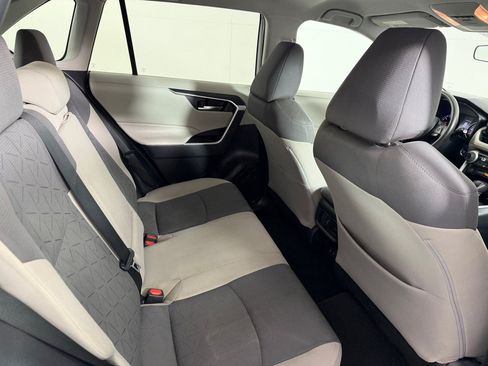 Used 2020 Toyota RAV4 XLE FWD image 22
