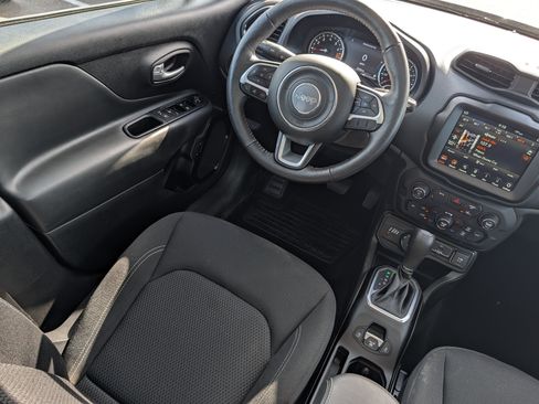 Used 2023 Jeep Renegade Altitude w/ Sun/Sound Group AWD/4WD image 9