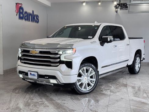 Certified 2022 Chevrolet Silverado 1500 High Country w/ High Country Premium Package image 2