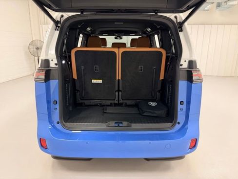 Used 2025 Volkswagen ID. Buzz Pro S RWD image 25