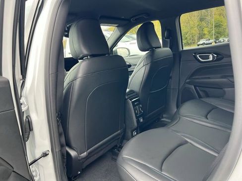 Used 2026 Jeep Compass Limited AWD/4WD image 16