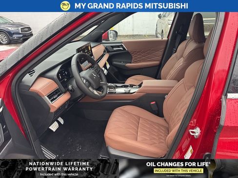 New 2026 Mitsubishi Outlander SEL image 9