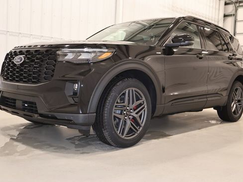 New 2026 Ford Explorer ST-Line w/ ST-Line Street Pack AWD/4WD image 4